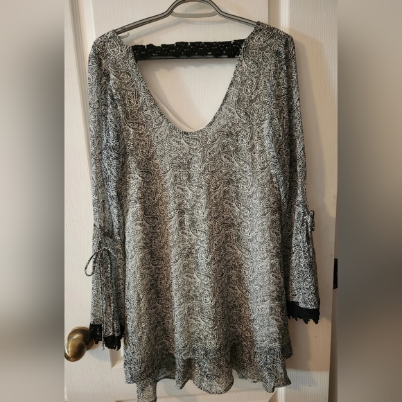 Lucy Love Women's Felicity Printed‎ Bell Sleeve Dress Size XS - Picture 7 of 11